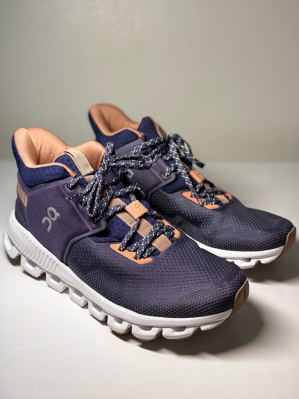 On Cloud Hi Edge Women’s 7.5 Navy Peach CloudTec Sneakers